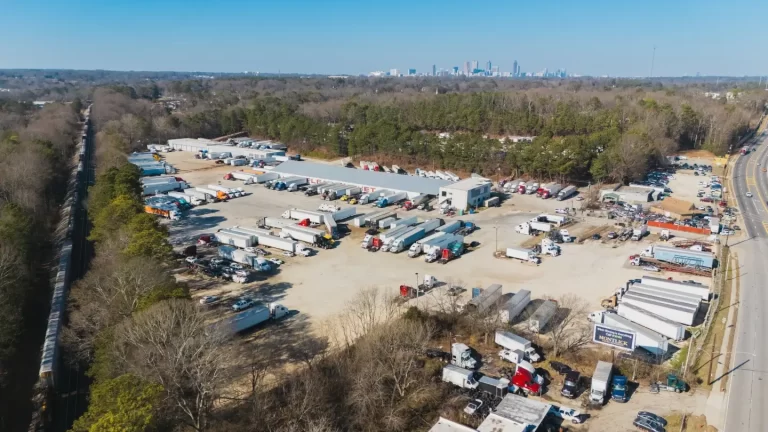 Looking for monthly truck parking near me in Atlanta? Get secure, gated parking with 24/7 access and flexible monthly plans.